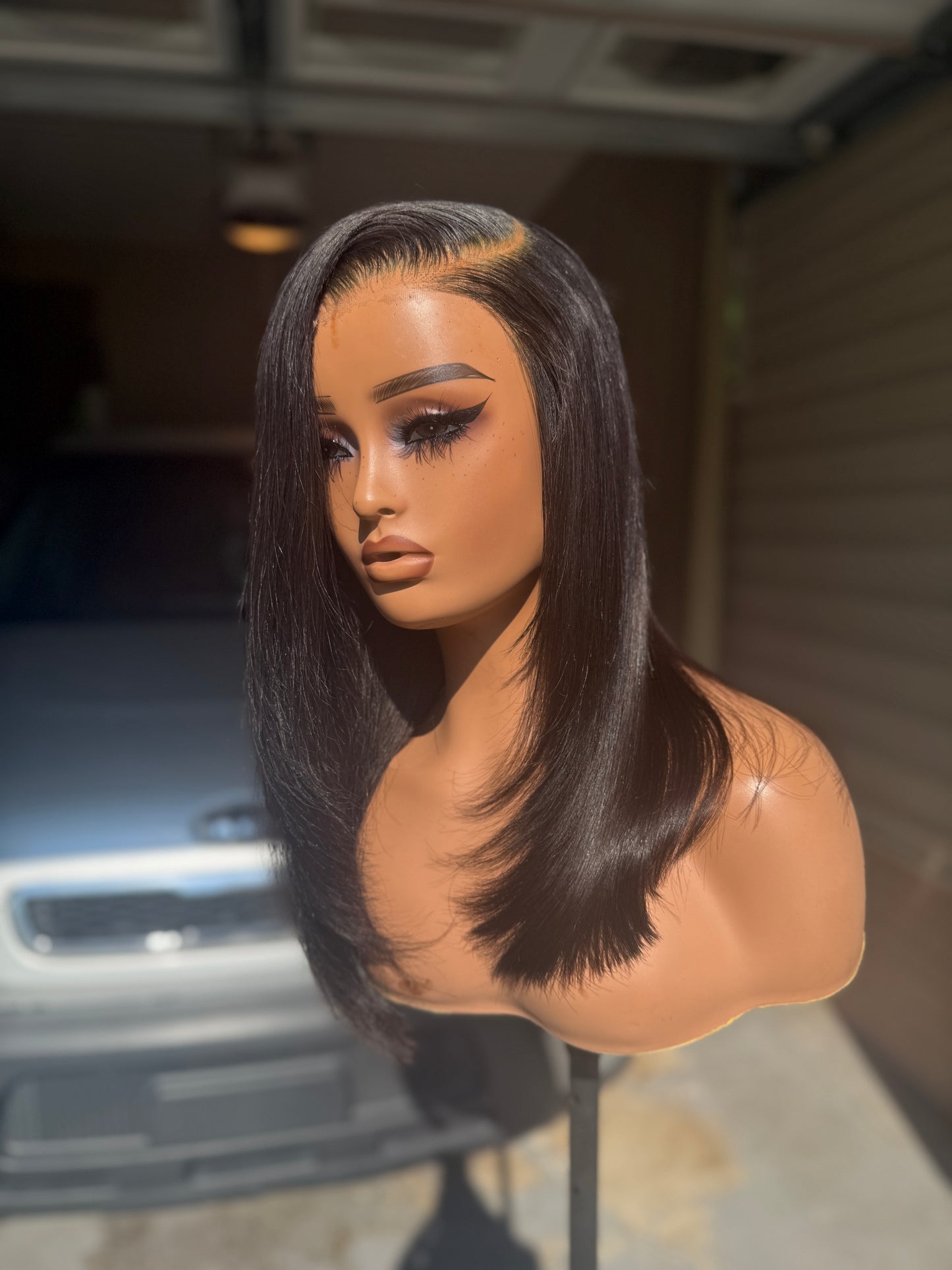 18” straight wig